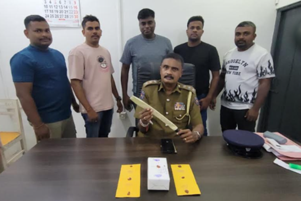 யாழில் பொலிஸாரிடம் வாளை காட்டி சண்டித்தனம் ; அதிர்ச்சி கொடுத்த இளைஞனின் பின்னணி | Man Threatens Police With Sword In Jaffna யாழில் பொலிஸாரிடம் வாளை காட்டி சண்டித்தனம் ; அதிர்ச்சி கொடுத்த இளைஞனின் பின்னணி | Man Threatens Police With Sword In Jaffna