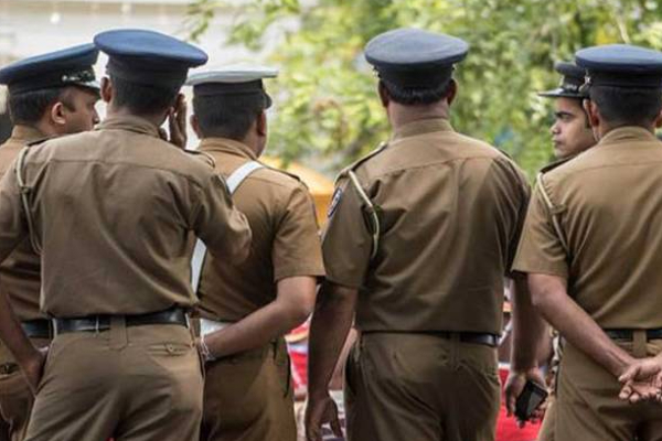 அனுராதபுரத்தில் இரு குழுக்களுக்கிடையே மோதல்: பொலிஸ் அதிகாரிகள் உட்பட 5 பேர் வைத்தியசாலையில்! | Clash Between Two Groups In Anuradhapuram Police