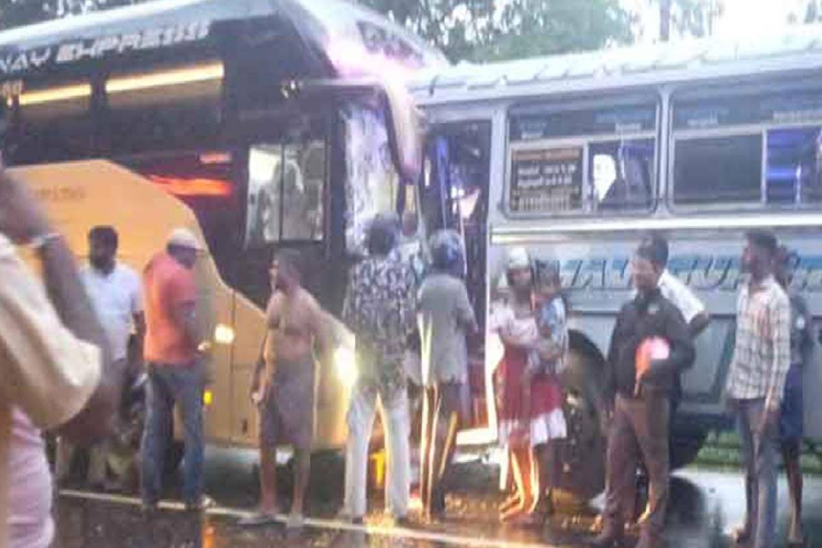 இரண்டு பேருந்துகள் நேருக்கு நேர் மோதி விபத்து ; விசாரணை ஆரம்பம் | Two Buses Collide Head In Accident Investigation இரண்டு பேருந்துகள் நேருக்கு நேர் மோதி விபத்து ; விசாரணை ஆரம்பம் | Two Buses Collide Head In Accident Investigation