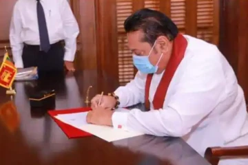 மகிந்தவின் வங்கிக் கணக்கிலிருந்து திருடப்பட்ட பணம் தொடர்பில் அடுத்தடுத்து வெளிவரும் பல தகவல்கள்!