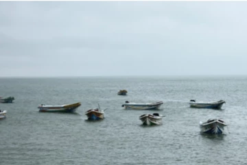 ධීවර බෝට්ටු මුහුදේ පාවෙයි.. හදිසියේ මෙරට සිදු වු දේ..