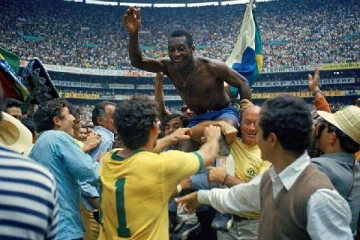 ஜாம்பவான் பீலே 1,000 கோல்கள் அடித்திருக்கிறாரா? வெளியான உண்மை பின்னணி