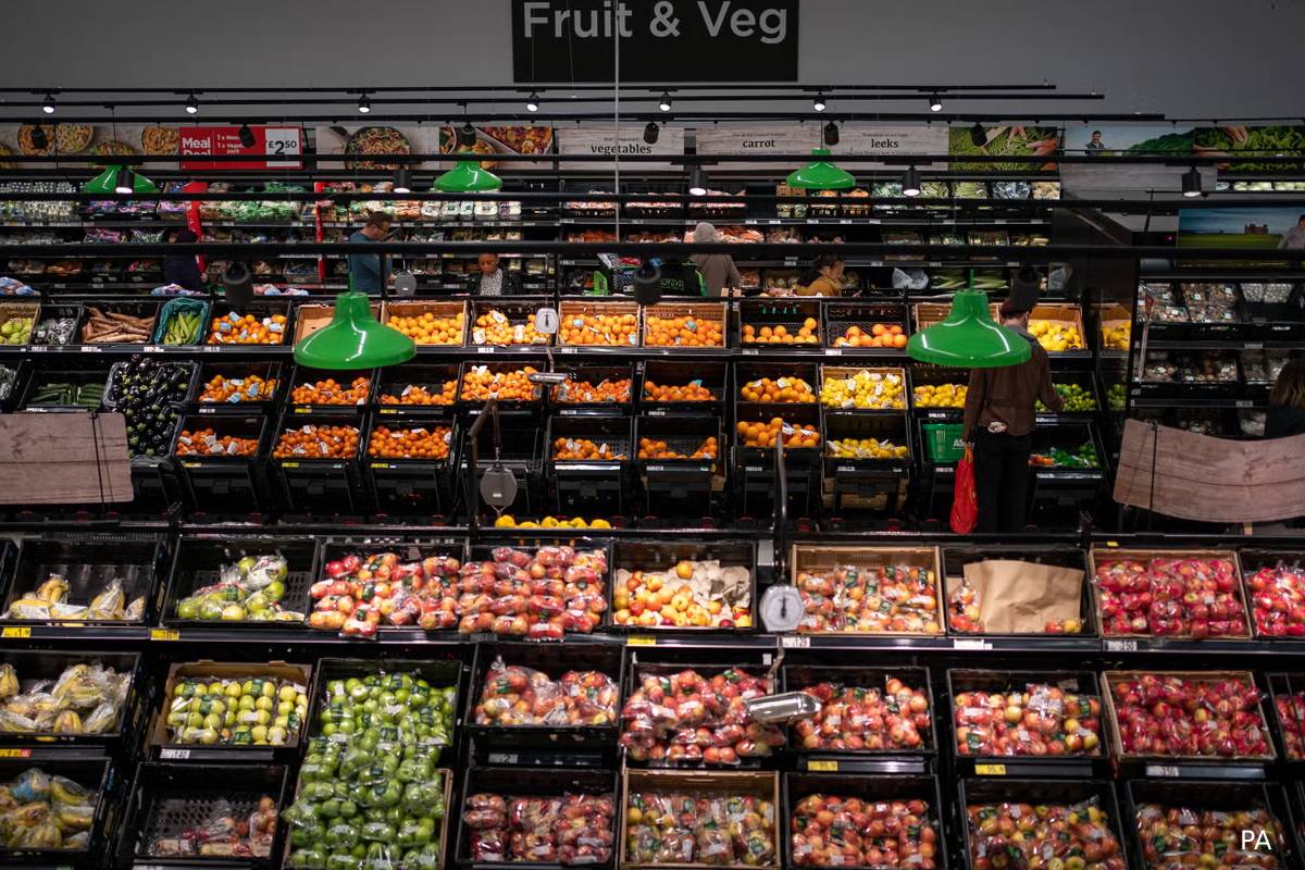 காய்கறிகள், பழங்கள் கிடைக்காத நிலை உருவாகலாம்: பிரித்தானிய விவசாயிகள் எச்சரிக்கை | Uk Fruit Farmers Warn Production Halts Iran War