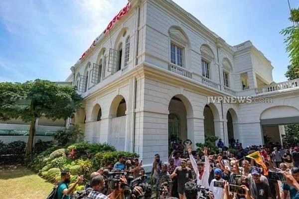 ஜனாதிபதி மாளிகைக்குள் நுழைந்த இராணுவம்! | The Army Entered The Presidential Palace