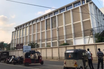 யாழ் போதனா வைத்தியசாலைக்குள் குழப்பத்தில் ஈடுபட்டவர்களை தேடும் பொலிஸ்