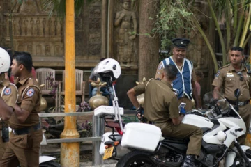 யாழில் காவல்துறை உத்தியோகத்தரின் வாகனத்தில் சட்டவிரோத செயல்