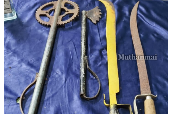 திருமலையில் கூரிய வாள்களுடன் 19 சந்தேக நபர்கள் கைது | 19 Arrested With Ice Drugs Swords In Mutur