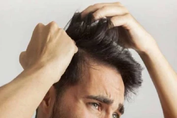 வெள்ளை முடி இருக்கும் இடத்தை எல்லாம் கருமையாக்க வேண்டுமா? இதை மட்டும் செய்யுங்க!