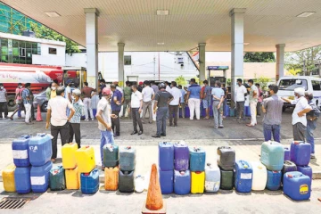 பதுக்கி வைக்கப்பட்டிருந்த 1,950 லீற்றர் டீசல் சிக்கியது