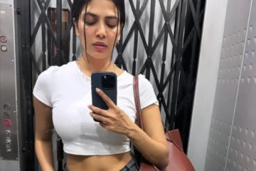 யாராவது வந்து என் கையை பிடிங்க!! லிஃப்டில் பயந்து போய் மாளவிகா போட்ட பதிவு..