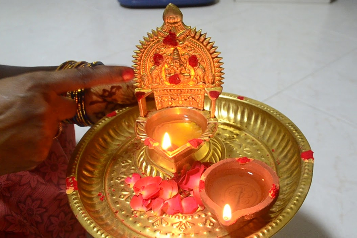 வீடுகளில் செல்வம் பெருக புதன்கிழமை காமாட்சி அம்மன் விளக்கு வழிபாடு செய்வது எப்படி? | Kamakshi Amman Lamp On Wednesday For Wealth வீடுகளில் செல்வம் பெருக புதன்கிழமை காமாட்சி அம்மன் விளக்கு வழிபாடு செய்வது எப்படி? | Kamakshi Amman Lamp On Wednesday For Wealth
