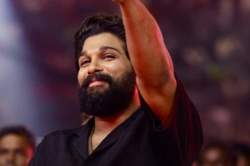 தமிழ் வேண்டாம், தெலுங்கில் பேசுங்க.. கத்தியவர்களுக்கு அல்லு அர்ஜுன் சொன்ன அதிரடி பதில்