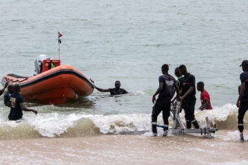 படகொன்றிலிருந்து 30 சிதைந்த உடல்கள் மீட்பு; உயிரிழந்தது யார்?