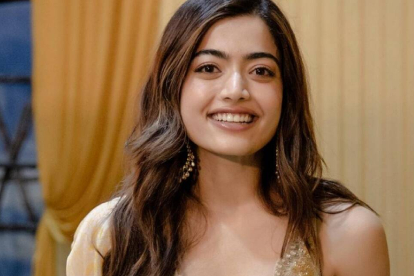 ராஷ்மிகா நடனமாடும் போது செருப்பை கையில் எடுத்த அலியா பட் .. இதோ வீடியோ | Alia Bhatt And Rashmika Hot Dance ராஷ்மிகா நடனமாடும் போது செருப்பை கையில் எடுத்த அலியா பட் .. இதோ வீடியோ | Alia Bhatt And Rashmika Hot Dance