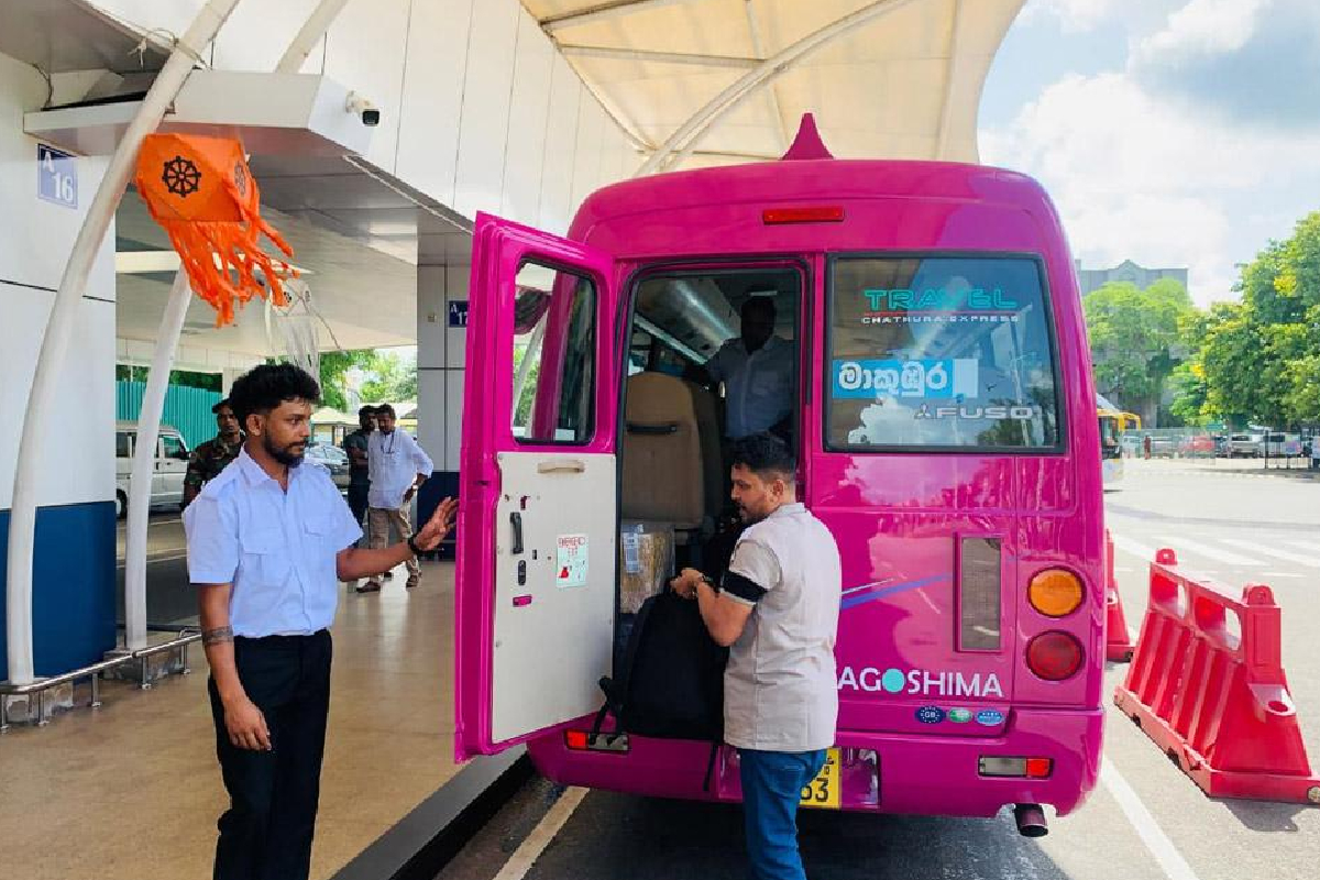 கட்டுநாயக்க - மாகும்புற வரையான சொகுசுப் பேருந்து சேவை மீள ஆரம்பம் | Luxury Bus Service Katunayake Makumpura Resumes
