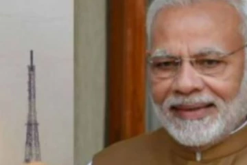 விண்ணிற்கு செல்லவிருக்கும் மோடியின் புகைப்படம்