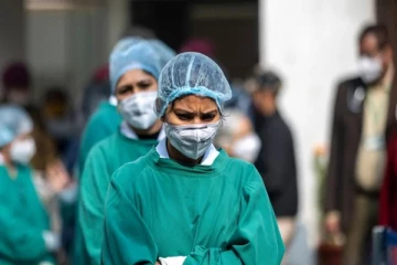 கொரோனா தடு்ப்பூசி போட்டுக் கொண்ட 5 மருத்துவர்களுக்கு கொரோனா! அதிர்ச்சியில் மக்கள்: எந்த நாட்டில் தெரியுமா?