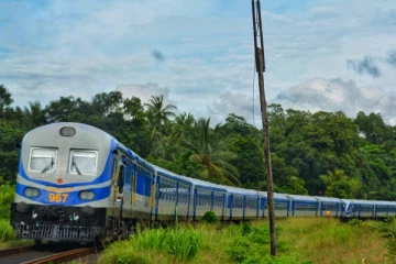 யாழ் நோக்கி பயணித்த புகையிரதத்தில் மோதி இளைஞர் தற்கொலை!