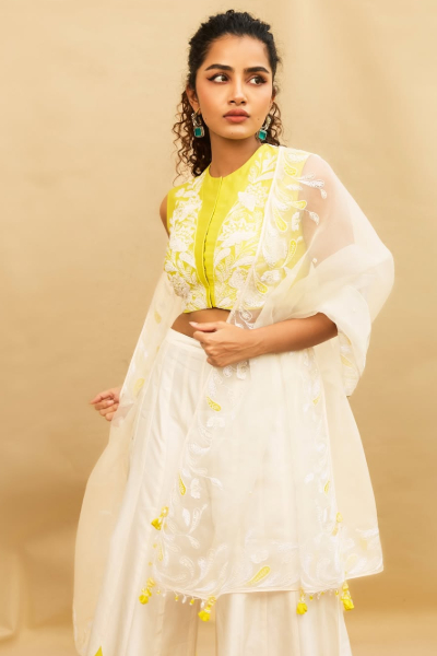 கண்கவர் அழகில் அனுபமா பரமேஸ்வரன்.. லேட்டஸ்ட் போட்டோஷூட் .. | Actress Anupama Parameswaran Latest Photoshoot