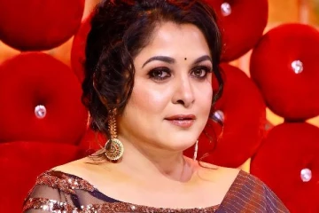 நடிகை ரம்யா கிருஷ்ணனுக்கு இவ்வளவு பெரிய மகனா? ஹீரோ மாதிரி இருக்காரே