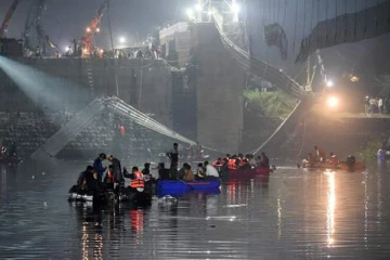 குஜராத் சம்பவம் - 141 பேர் உயிரிழப்பு (Video)