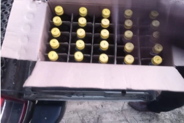 காரைநகரில் பெருமளவான மதுபான போத்தல்களுடன் ஒருவர் கைது (Photos)