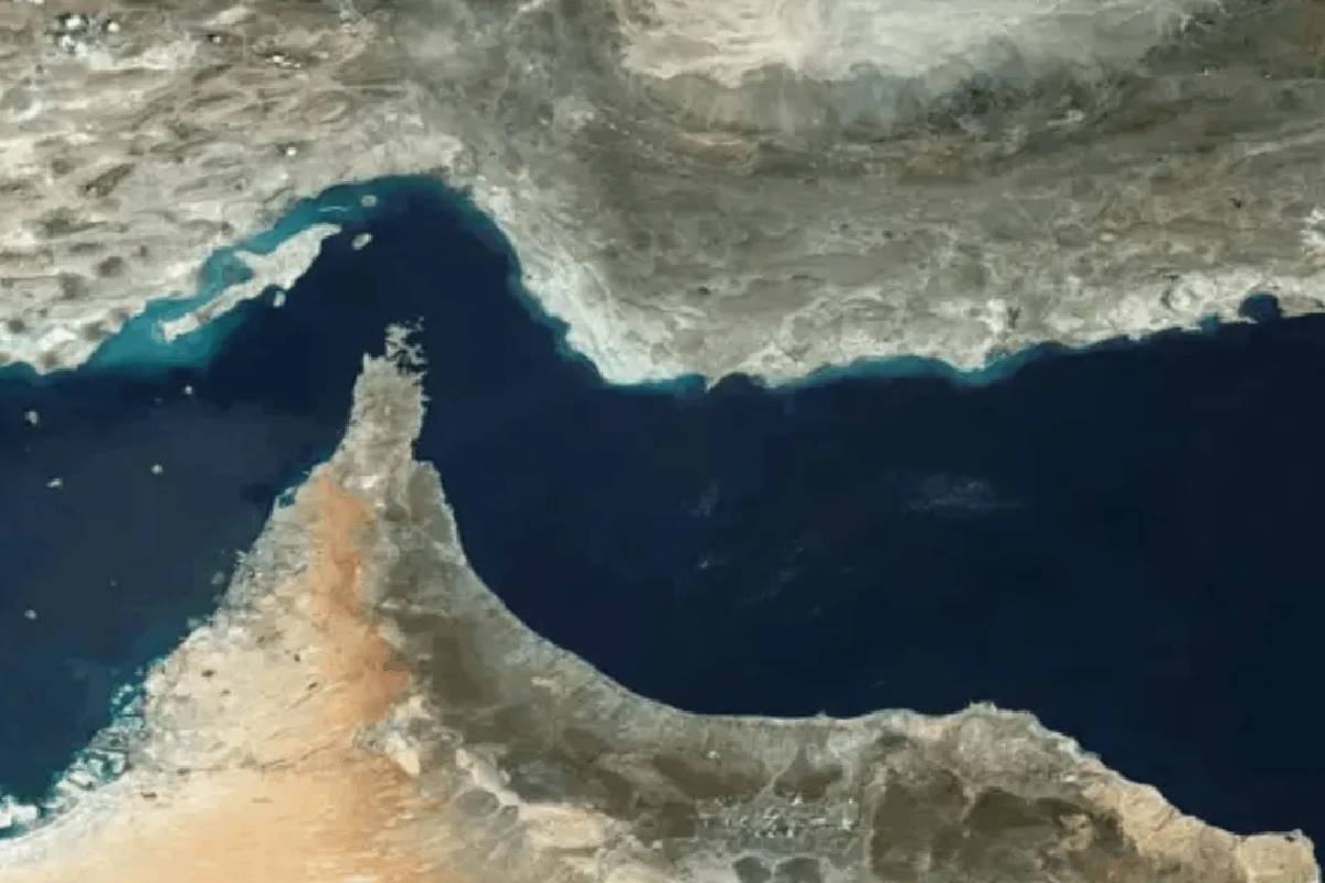 அமெரிக்காவின் கடற்படை முற்றுகை: கராச்சி துறைமுகத்தில் ஈரானின் 3,000 கொள்கலன்கள் தேக்கம் | 3 000 Iranian Containers Stuck In Karachi Port