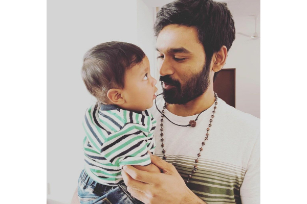 செல்வராகவனின் மகனை தூக்கி வைத்து நடிகர் தனுஷ் கொடுத்த போஸ், வைரல் போட்டோ.. | Sel Vara Dhan