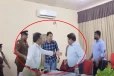 கிளிநொச்சி கூட்டத்தில் அடாவடி செய்த அர்ச்சுனா எம்பி ; இழுத்து வெளியேற்றிய பொலிஸார் !