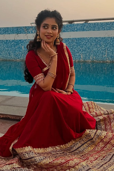 இலங்கை ஜனனி வெளியிட்ட புகைப்படம்... பாவடை தாவணியில் இப்படி யொரு அழகா? | Srilanka Janani Latest Photo With Red Dress இலங்கை ஜனனி வெளியிட்ட புகைப்படம்... பாவடை தாவணியில் இப்படி யொரு அழகா? | Srilanka Janani Latest Photo With Red Dress