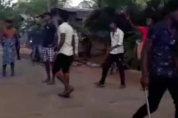 ஊரடங்கு வேளையில் யாழில்  சரமாரியான வாள்வெட்டு! மூவர் வைத்தியசாலையில்