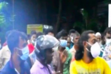 ඩීසල් පෝලිමේ පිරිසක් අතර ගැටුමක්.. (PHOTOS)