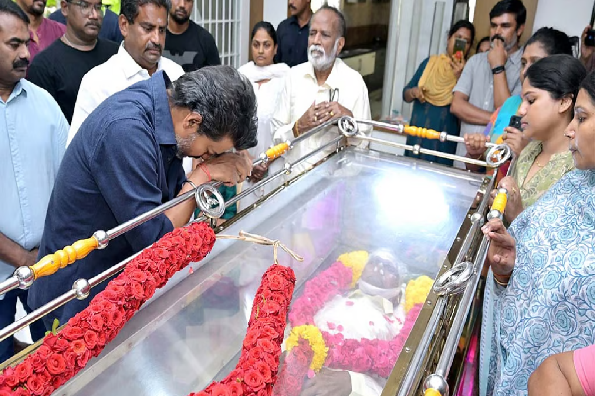 பாரதிராஜாக்கு முதலமைச்சர் விஜய் நேரில் அஞ்சலி | Cm Vijay Personally Pays Tribute To Bharathiraja பாரதிராஜாக்கு முதலமைச்சர் விஜய் நேரில் அஞ்சலி | Cm Vijay Personally Pays Tribute To Bharathiraja