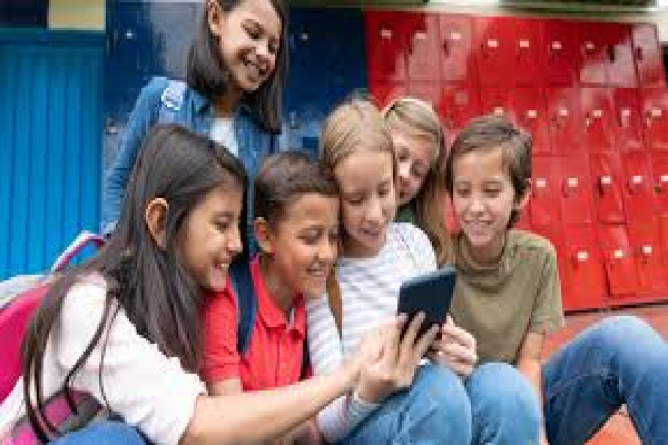 வெளிநாடொன்றில் பாடசாலைகளில் கைபேசிகள் பயன்படுத்த தடை | South Korea Bans Phones In School Classrooms