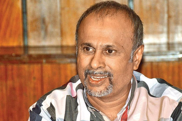 கோட்டாபய, மகிந்தவை காப்பாற்ற களமிறங்கும் முக்கிய பிரபலம்! | Kottapaya Celebrity Banging On To Save Mahinda