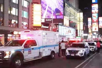 நியூயார்க் டைம்ஸ் சதுக்கத்தில் துப்பாக்கிச்சூடு ; அதிர்ச்சியில் மக்கள்