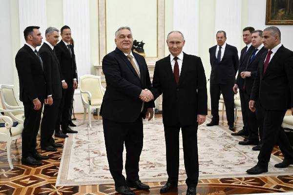 ஐரோப்பிய தலைவர்களின் எதிர்ப்பை மீறி புடினை ரஷ்யாவில் சந்தித்த ஒரு நாட்டின் பிரதமர் | Orban Defies Eu Meets Putin