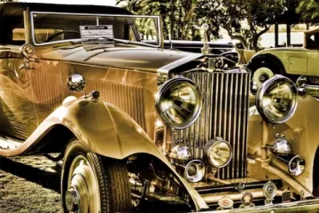 தங்கம், வெள்ளி, யானை தந்தத்தால் செய்யப்பட்ட ரோல்ஸ் ராய்ஸ் கார்: இதன் சொந்தகாரர் யார் தெரியுமா?