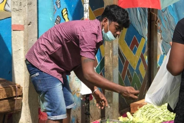 நடைபாதை வியாபாரிகளால் கொரோனாத் தொற்று பரவும் அபாயம்!