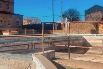 ஆவிகள் வாழும் ஹொட்டலின் உரிமையாளரான பெண்... விருந்தினர்களைக் கடிக்கும் ஆவிகள்