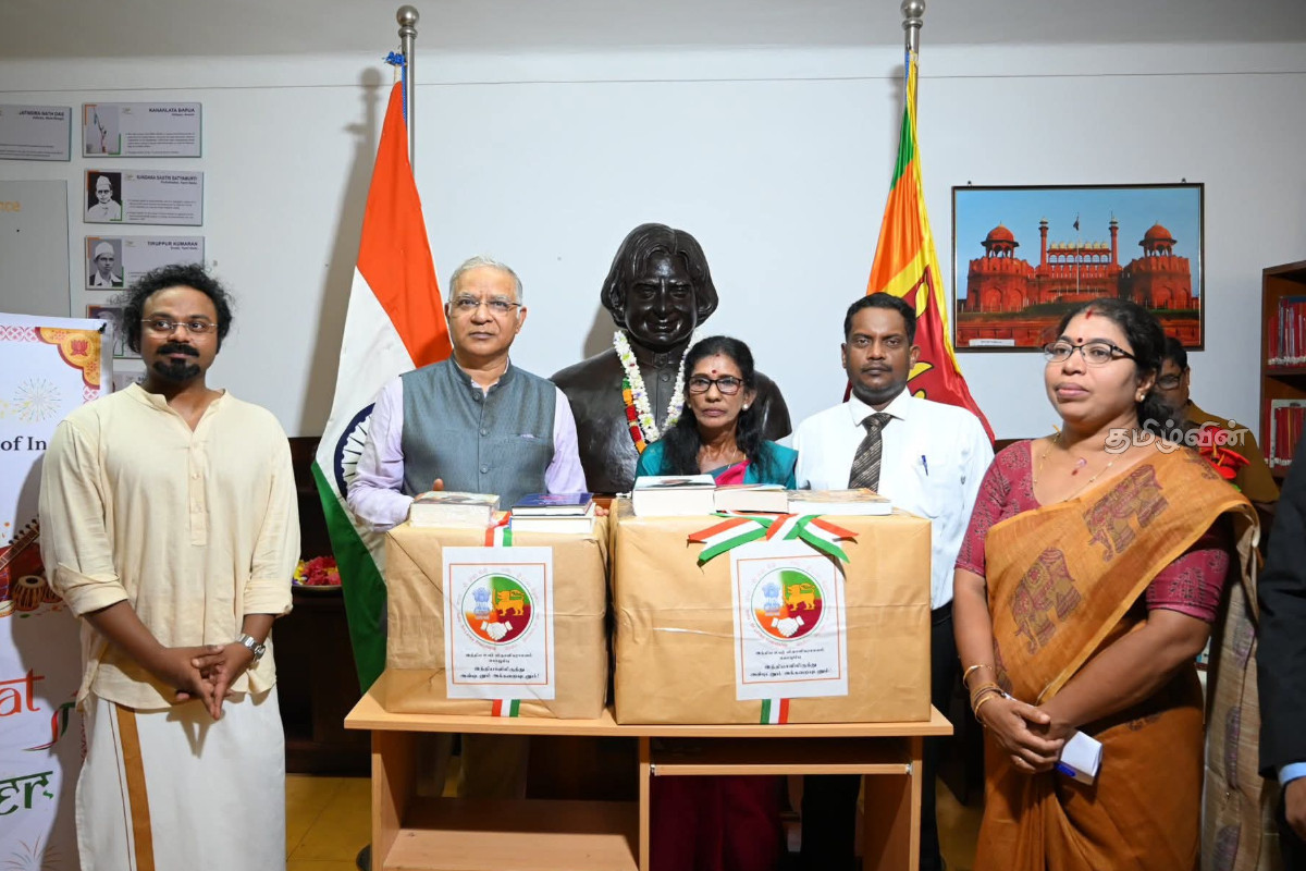யாழ். பொதுசன நூலகத்திற்கு விஜயம் மேற்கொண்ட இந்திய உயர்தானிகர் சந்தோஷ் ஜா | Pon Sivakumar S 52Nd Memorial Service Celebrated