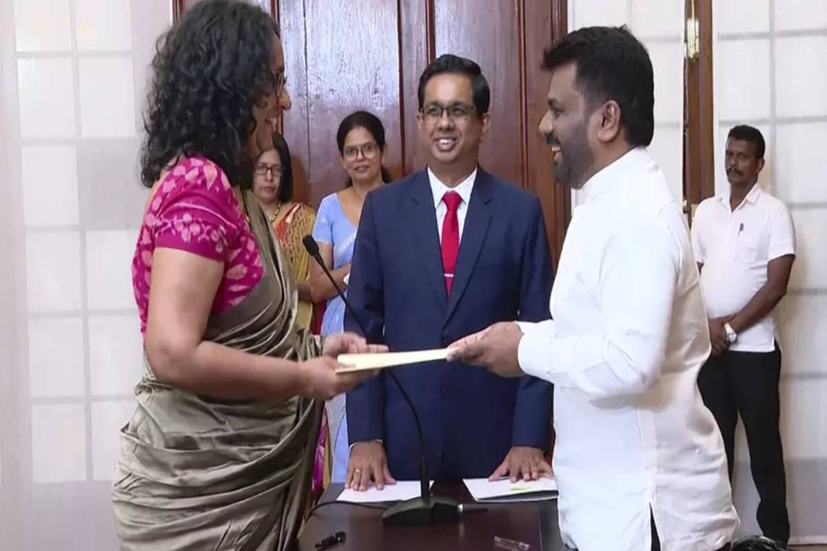 திறமையற்ற அரசை மக்களே விரட்டியடிப்பார்கள்! ஆளுந்தரப்புக்குச் சஜித் அணி பதிலடி | Sri Lanka Economic Crisis 2026 திறமையற்ற அரசை மக்களே விரட்டியடிப்பார்கள்! ஆளுந்தரப்புக்குச் சஜித் அணி பதிலடி | Sri Lanka Economic Crisis 2026