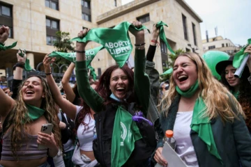 லத்தீன் அமெரிக்கப் பிராந்தியத்தில்  கருக்கலைப்பு செய்ய அனுமதி வழங்கிய முதல்  நாடு