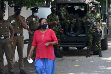 வீடொன்றில் அலுமாரியில் ஆயுதங்கள்; பொலிசார் அதிர்ச்சி