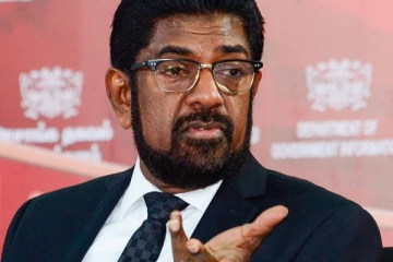 என் மனைவியிடம் கேளுங்கள் - அசண்டையீனமாக பதிலளித்த சுகாதார அமைச்சர்