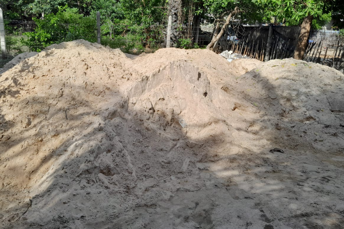 யாழில் மாவட்ட குற்றத்தடுப்பு பிரிவினரால் ஒருவர் கைது...! | Man Arrested In Jaffna With Illegal Sand யாழில் மாவட்ட குற்றத்தடுப்பு பிரிவினரால் ஒருவர் கைது...! | Man Arrested In Jaffna With Illegal Sand