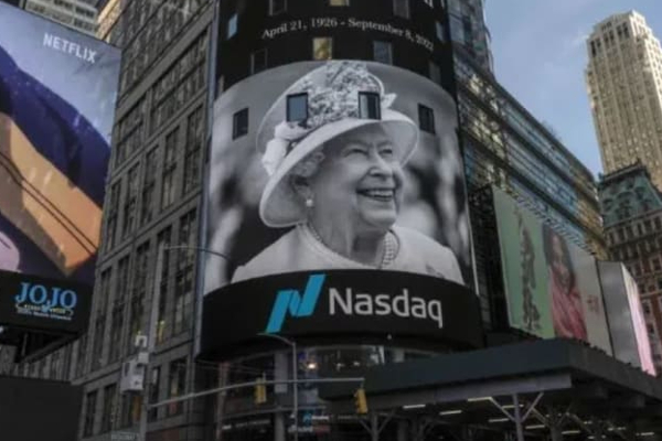மறைந்த  ராணிக்கு  உலகெங்கும் மக்கள் மரியாதை (Photos) | World Respect The Late Queen