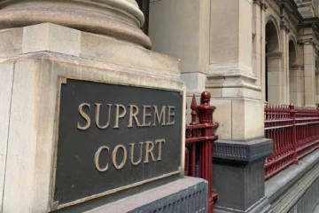 வெளிநாடொன்றில் 8 வருடங்களாக தமிழ் பெண்மணியை வீட்டில் அடிமை போல வைத்திருந்த தம்பதியர்!