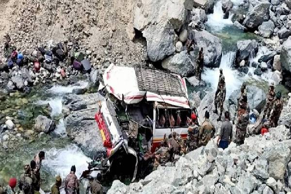 army men 10 killed in jammu kashmir accident