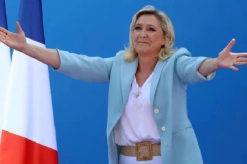 பிரான்சின் வலதுசாரிக் கட்சித் தலைவருக்கு 5 ஆண்டுகள் தடை: வெளிவரும் புதிய பின்னணி